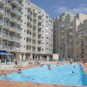 Zwembad Met Frontaal Zeezicht Appartement Ostende
